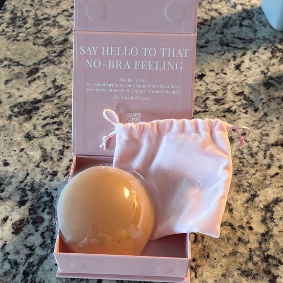 Cakes Pink Box with Drawstring Pouch - Picture 3 of 6